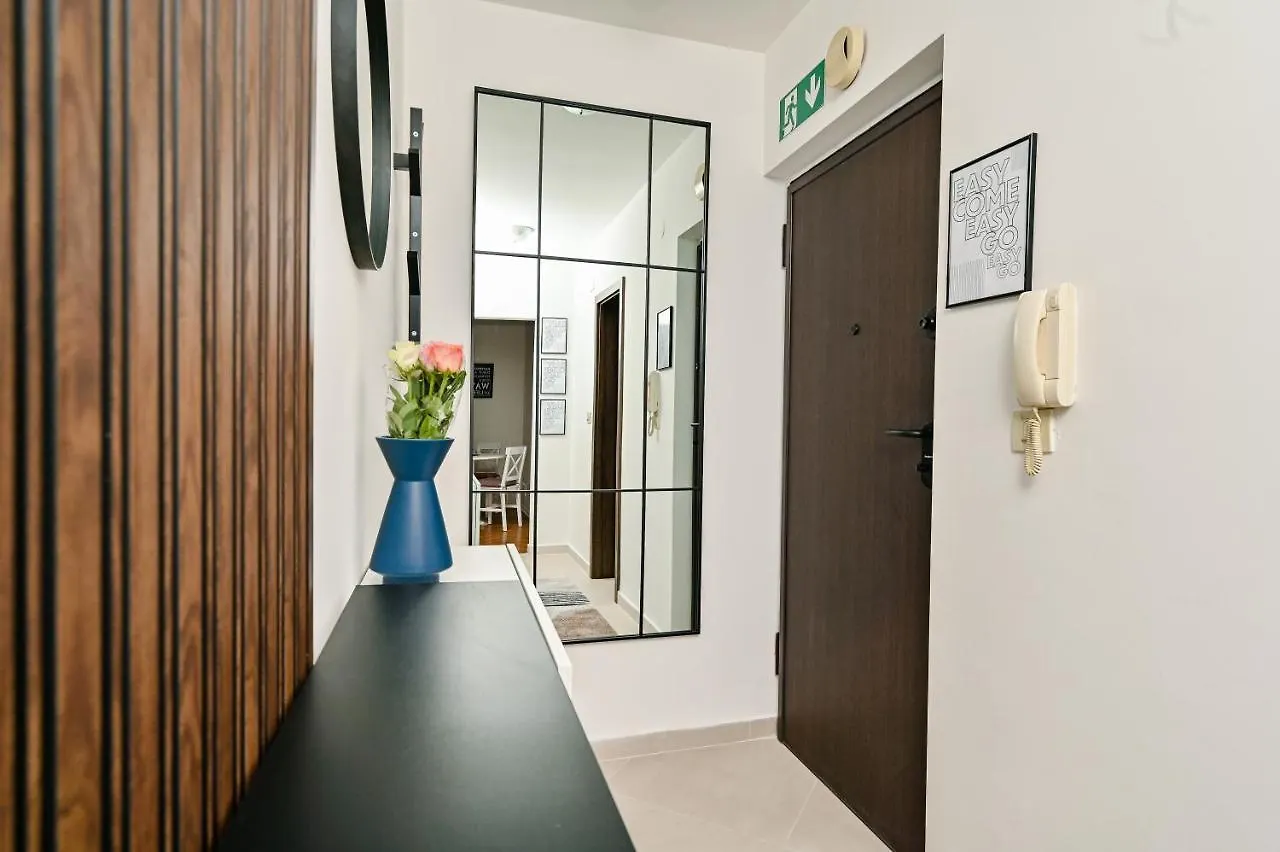 Liori Apartment Rubesi 0*,